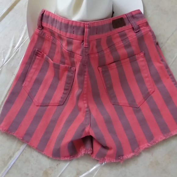 Stripes Short - Picture 3 of 3